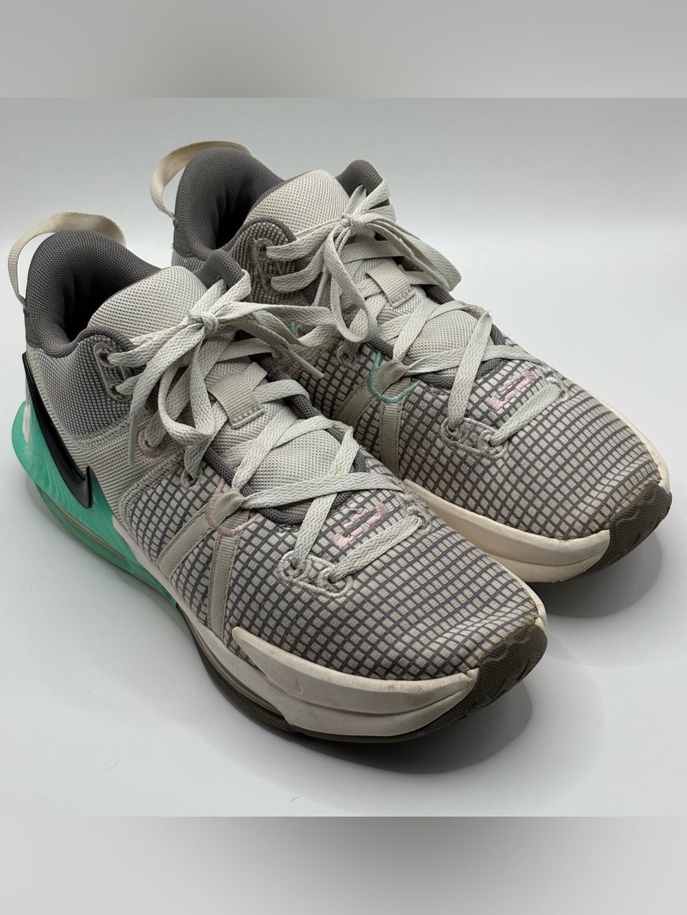 Nike LeBron Witness VII Men’s Basketball Shoes Gray Mint Green Sneakers Size 8.5